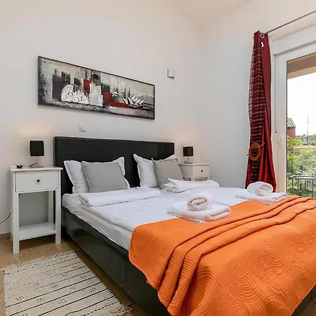5 Bedroom Cozy In Holiday home Rovinjsko Selo
