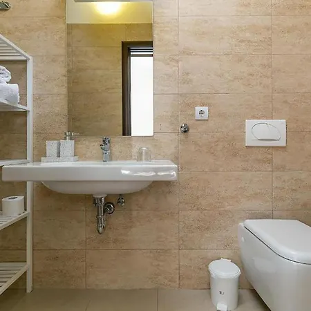 Holiday home 5 Bedroom Cozy In Rovinjsko Selo