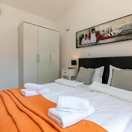 5 Bedroom Cozy In