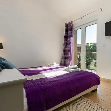 Holiday home 5 Bedroom Cozy In