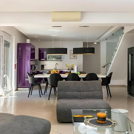 Holiday home 5 Bedroom Cozy In