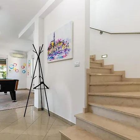 5 Bedroom Cozy In 펜션