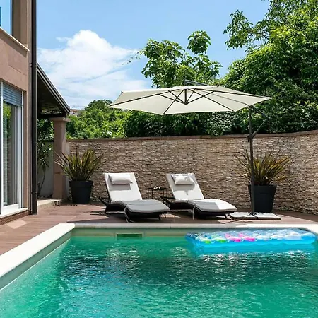5 Bedroom Cozy In 펜션 로비니스코 셀로
