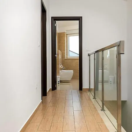 5 Bedroom Cozy In 펜션